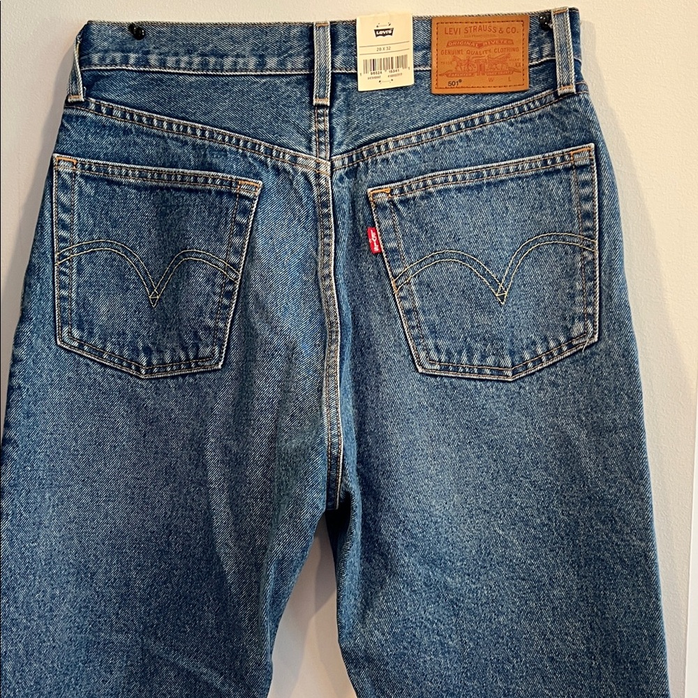Levi's 501 Spliced Two-Tone Blue Straight Jeans - Picture 9 of 16